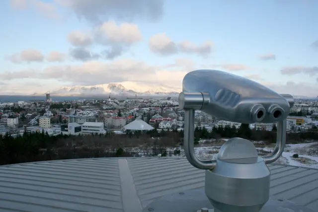 Blick über die Hauptstadt Richtung Küste und Bucht | Foto: © www.jowapress.de