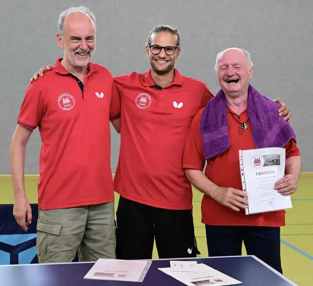 Zweitplatzierter beim TTC Turnier Peter Bauer mit Vereinsvorstand | Foto: Foto: Hebrank