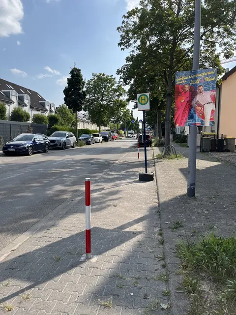 Die neue Haltestelle "Gerd-Dehof-Platz" in Richtung SAP S-Bahnhof, für die Parkplätze weichen mussten | Foto: Aljoscha Kertesz