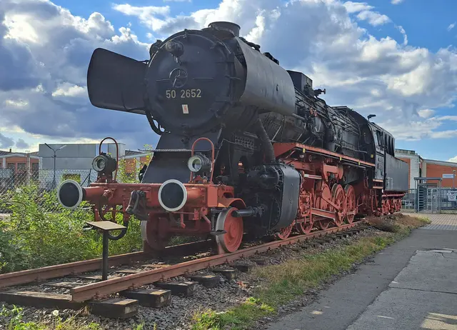 Die historische Dampflok: Nicht mehr lange steht sie am ehemaligen Ausbesserungswerk in der Pariser Straße in Kaiserslautern | Foto: Monika Klein