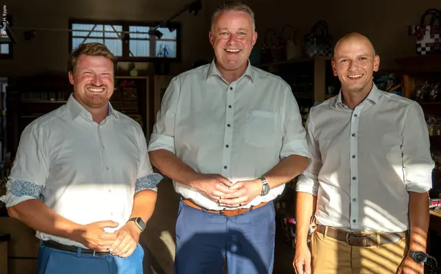 Die Landtagsabgeordneten Sven Koch (links, Wahlkreis Südliche Weinstraße) und Florian Bellaire (rechts, Wahlkreis Wörth) und Gordon Schnieder (Vorsitzender der CDU Rheinland-Pfalz) | Foto: Rolf H. Epple