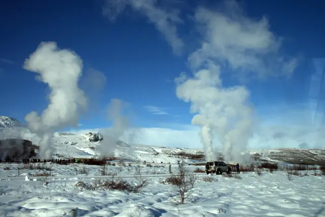 Sobald es kälter wird, dampft es in manchen Gegenden an vielen Stellen aus der Erde | Foto: © www.jowapress.de