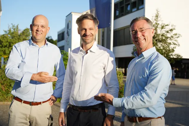 Landrat Martin Brandl, Schulleiter Martin Stein, und  Kreisbeigeordneter, Christoph Buttweiler (v.l.) | Foto: KV Ger - mda/gratis
