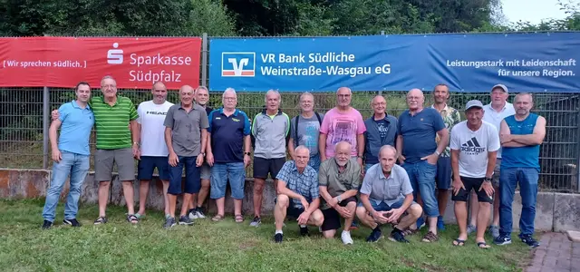 Das Bild zeigt die Teilnehmer des Tennisturniers in Waldhambach.  | Foto: Hoffmann