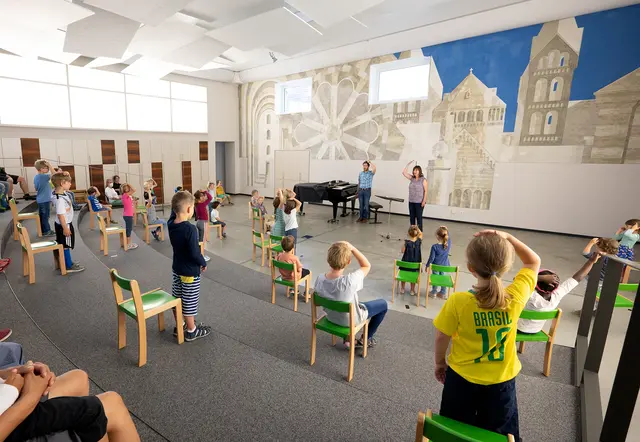 Gemeinsam musizieren im großen Chorsaal – Domkantor Joachim Weller und Musikpädagogin Petra Niopek | Foto: Dommusik Speyer/Klaus Landry