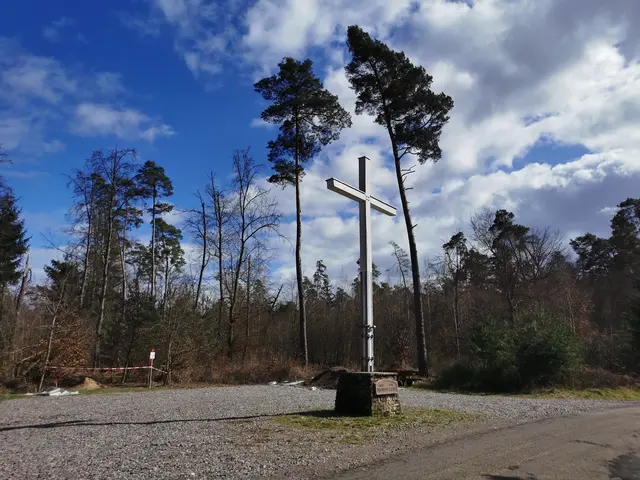 Spukgeschichten: Das Weiße Kreuz - nicht nur Ausgangspunkt für viele Wanderungen - auch ein Ort voller Mystik und Geheimnisse | Foto: Heike Schwitalla