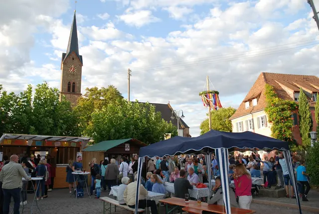 Die Ruppertsberger Kerwe ist ein Fest mit vielfältigen Angeboten für Alle, auch Familien fühlen sich wohl. | Foto: Ortsverwaltung Deidesheim