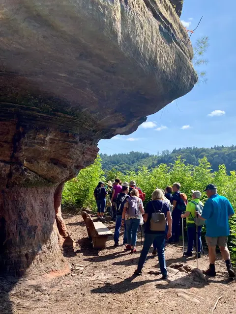 Wandergruppe mit Felsen | Foto: Ich