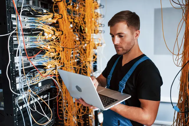 Elektrotechnik ist einer von drei ausbildungsintegrierten Studiengängen | Foto: standret/adobe.stock.com