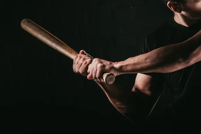 Ein 46-jähriger Mann aus Otterbach steht im Verdacht, in den Abendstunden des letztes Julitags seinen 40-jährigen Nachbarn mit einem Baseballschläger geschlagen zu haben | Foto: AdobeStock_183592538