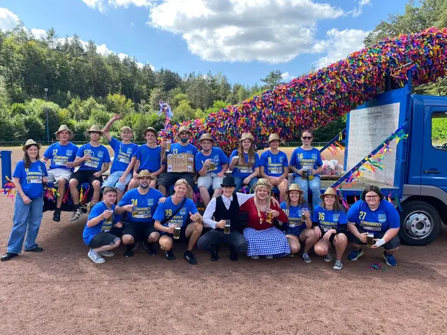 Lassen die Erfenbacher Kerwe auch 2025 hochleben: die Straußjugend | Foto: Christian Steiner/gratis