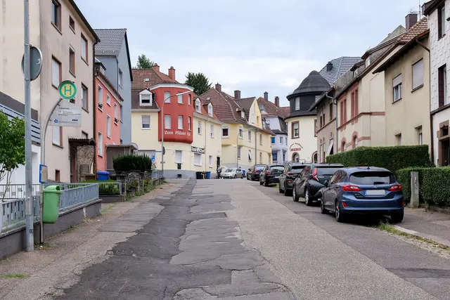 Blick in die Fahrstraße: Wegen Bauarbeiten bleibt sie bis Mitte November voll gesperrt. | Foto: Erik Stegner