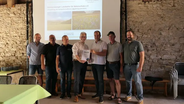 Von links nach rechts: Mark Landfried (Mitglied), Jochen Cornelius (Mitglied, Vertreter Landwirtschaftskammer), Dr. Thomas Keller (Geschäftsführer), Landrat Rainer Guth, Gerold Füge (1. Vorsitzender), Dr. Bernd Reineke-Franck (2. Vorsitzender), Jens Brumm (Vorstandsmitglied). | Foto: Kreisverwaltung Donnersbergkreis