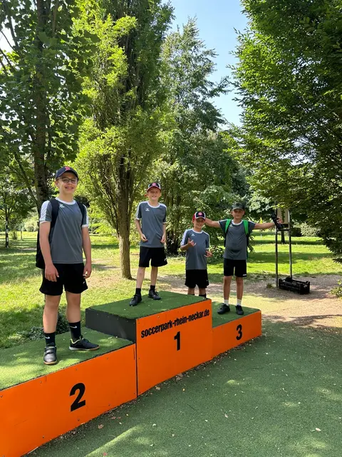 Die Siegerehrung beim Fußballgolf. | Foto: Anpfiff ins Leben