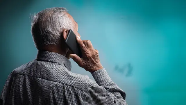 Besonders Senioren werden häufig Opfer von Telefonbetrug. Täter nutzen auch deutsche Vorwahlen wie die 0761 | Foto: Heike Schwitalla