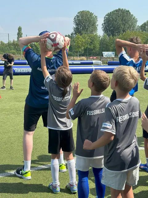 Foto: Anpfiff ins Leben