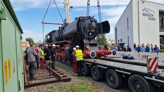 Auch auf der anderen Seite schaut's gut aus mit der Position der Lok | Foto: Ralf Vester