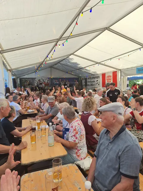 Im Festzelt | Foto: Ich