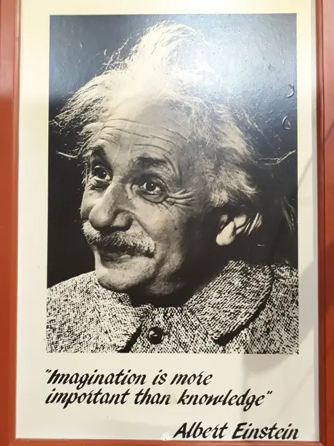 IMAGINATION
IS MORE IMPORTANT THAN KNOWLEDGE 1 | Foto: ELISABETH WEBER