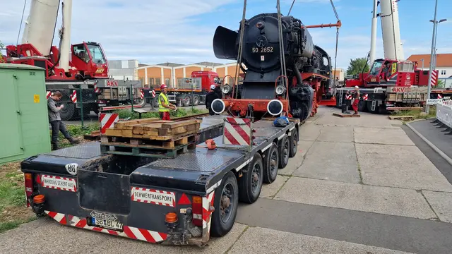Mit diesem Auflieger geht es am Sonntagmorgen auf die kurze Reise nach Otterbach | Foto: Ralf Vester