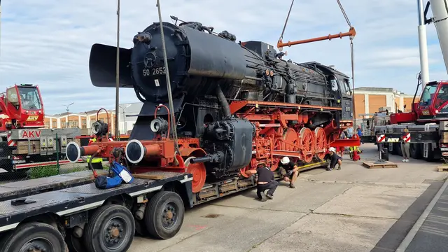 Noch ein paar Holzbalken hier und da platzieren für den bestmöglichen Stand | Foto: Ralf Vester