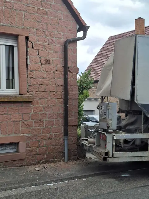 Der Kippaufbau des Lkw wurde stark beschädigt | Foto: Ralf Vester
