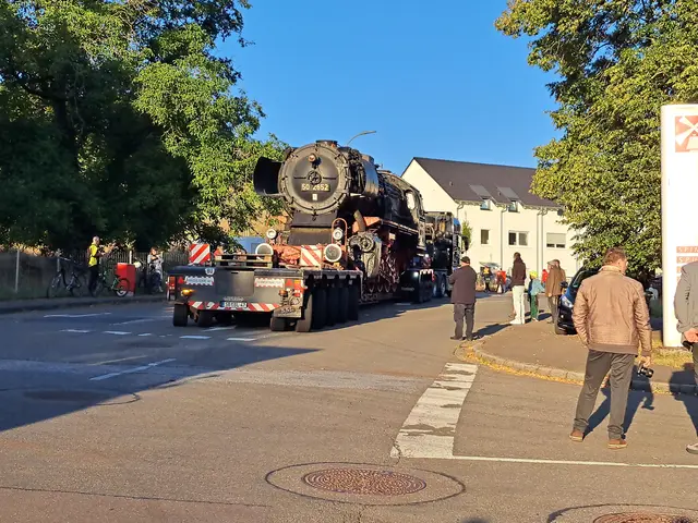 Jetzt geht es im Schritttempo in Richtung Stellwerk | Foto: Monika Klein