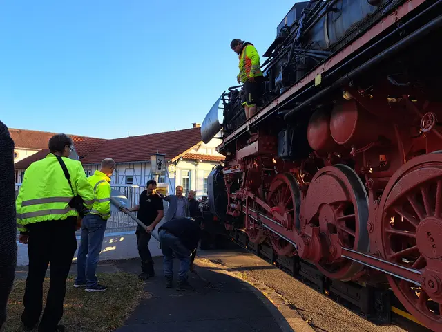 Das Straßenschild, das im Weg stand, ist im Nu entfernt | Foto: Monika Klein