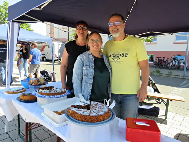 Vom Förderverein Igglemer Bessem gabs Kuchen | Foto: Brigitte Melder