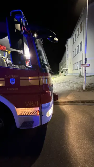 Die Feuerwehr Speyer war am Samstagabend bei einem Zimmerbrand in einer Asylunterkunft im Einsatz; zur Brandursache verweist die Feuerwehr an die Polizei. | Foto: Stadt Speyer/Brand- und Katastrophenschutz