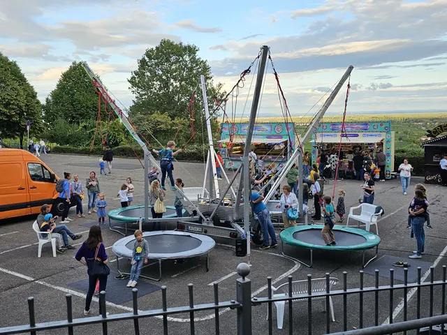 Kerwespaß für Klein und Groß auf der Haardter Woi- und Quetschekuchekerwe. | Foto: Eva Bender