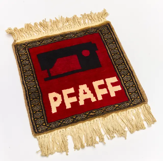 Die Pfaff-Ausstellung im Stadtmuseum zeigt auch außergewöhnliche Exponate wie diesen Teppich | Foto: Thomas Brenner/gratis