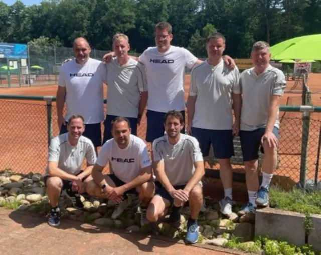 Folgende Spieler sind auf dem Foto abgebildet: Stehend von links: Heiko Grüßert, Daniel Leiner, Tobias Barry, Oliver Graap, Jürgen Mandery. Knieend von links: Mathias Leiner, Sebastian Schnetzer, Christoph Croissant. Es fehlen: Thomas Knoll, Markus Müller, Alexander Schlink, Alexander Lämmel, Markus Knoll, Daniel Oberhofer | Foto: Hoffmann