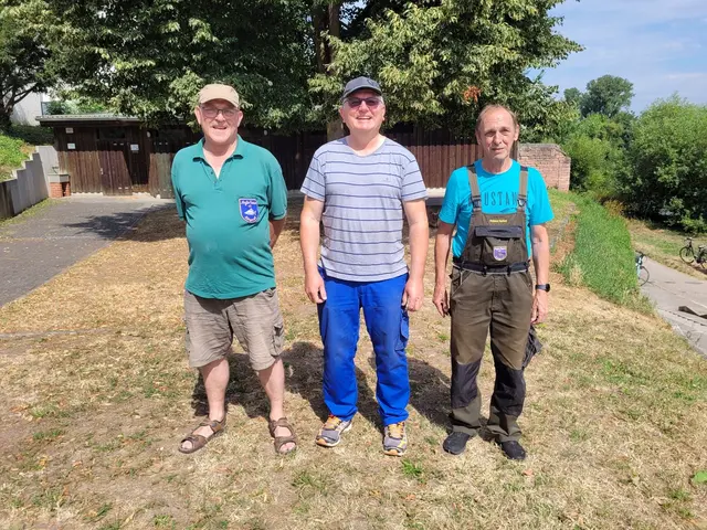 Rekord-Fischerkönig, Achim Riemensperger Mitte, rechts 1. Prinz Roland Heibel, links 2. Prinz Christian Herrmann
| Foto: ha