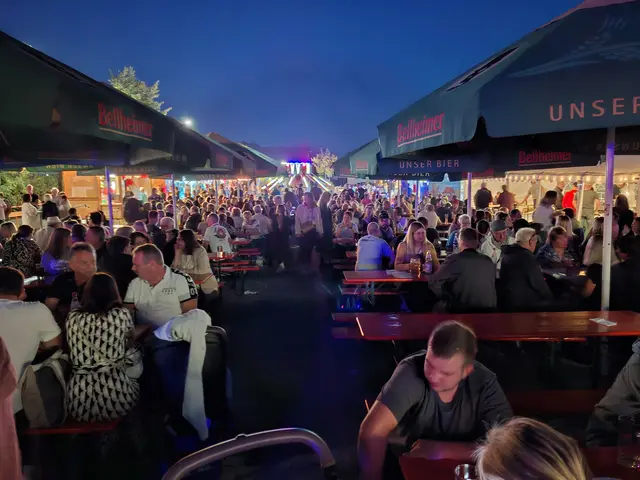 festliches Zusammensein bei der Kerwe in Westheim | Foto: Grabau/gratis
