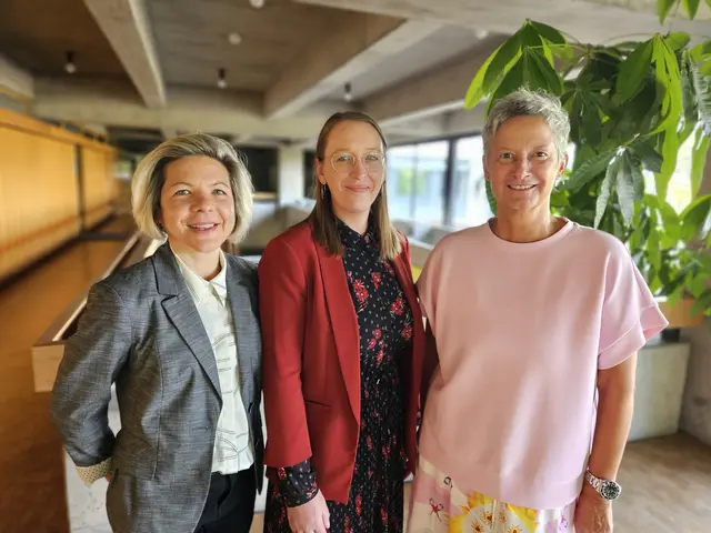 Wechsel in der Leitung: Die bisherige Center Managerin Sabine Friedrich (von links) und ihre Nachfolgerin Nicole Giese waren zu Gast bei Oberbürgermeisterin Beate Kimmel | Foto: Stadt Kaiserslautern/gratis