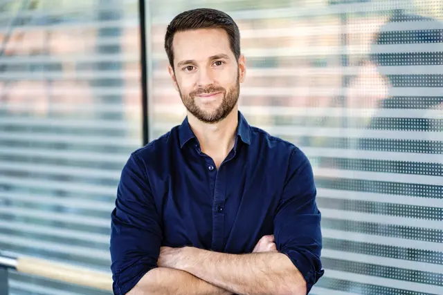 Stargast Mirko Drotschmann spricht mit seinem Publikum über „Fake News. Eine Gefahr für die Demokratie“  | Foto: ZDF Dennis Weissmantel 