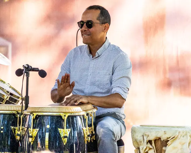 Bandleader und Percussionist Mario Maradei Gonzales   | Foto: Wolfgang Neuberth