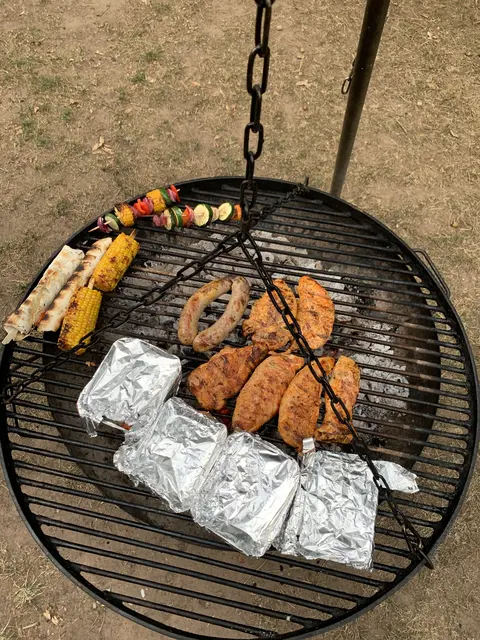 Mit herzhaftem Grillgut wurde sich gestärkt | Foto: Peter Krietemeyer
