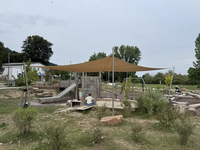 Das neue Sonnensegel bietet nun Schutz vor der Sonne | Foto: Ortsgemeinde St. Julian