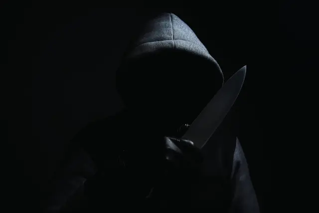 Der Unbekannte hielt ein Messer in der Hand und verlangte in englischer Sprache die Herausgabe von Wertsachen | Foto: S.../stock.adobe.com