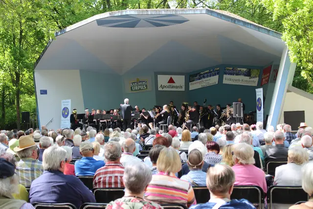 Die Volksparkkonzerte am blauen Musikpavillon | Foto: Stadt Kaiserslautern/gratis