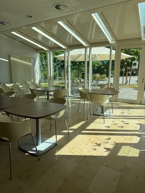Ab dem 2. September lädt das neue „Café Vielfalt“ Patienten, Angehörige und Besucher aller Kulturen in die Cafeteria des Pfalzklinikums | Foto: Malteser Kaiserslautern/gratis