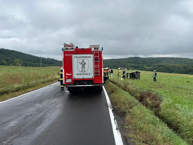 Die Feuerwehr Kriegsfeld, der DRK-Rettungsdienst und der Rettungshubschrauber Christoph 66 waren zur Rettung und Bergung der Unfallbeteiligten im Einsatz | Foto: Polizeiinspektion Rockenhausen