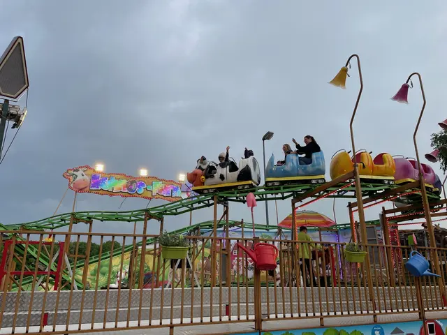 Mit „Kuhnos Farm“ feiert eine Kinderachterbahn Premiere in der Siebenhügelstadt. | Foto: Gemi Verlags GmbH