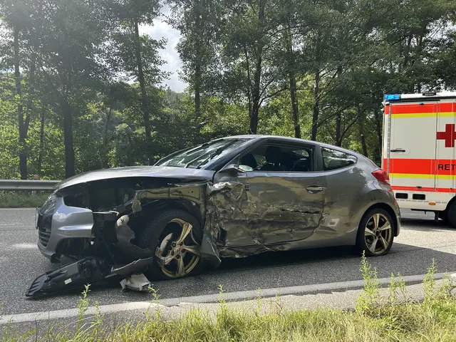 Beide Frauen erlitten Verletzungen und mussten mit Rettungswagen in umliegende Krankenhäuser gebracht werden | Foto: Polizei Waldfischbach-Burgalben