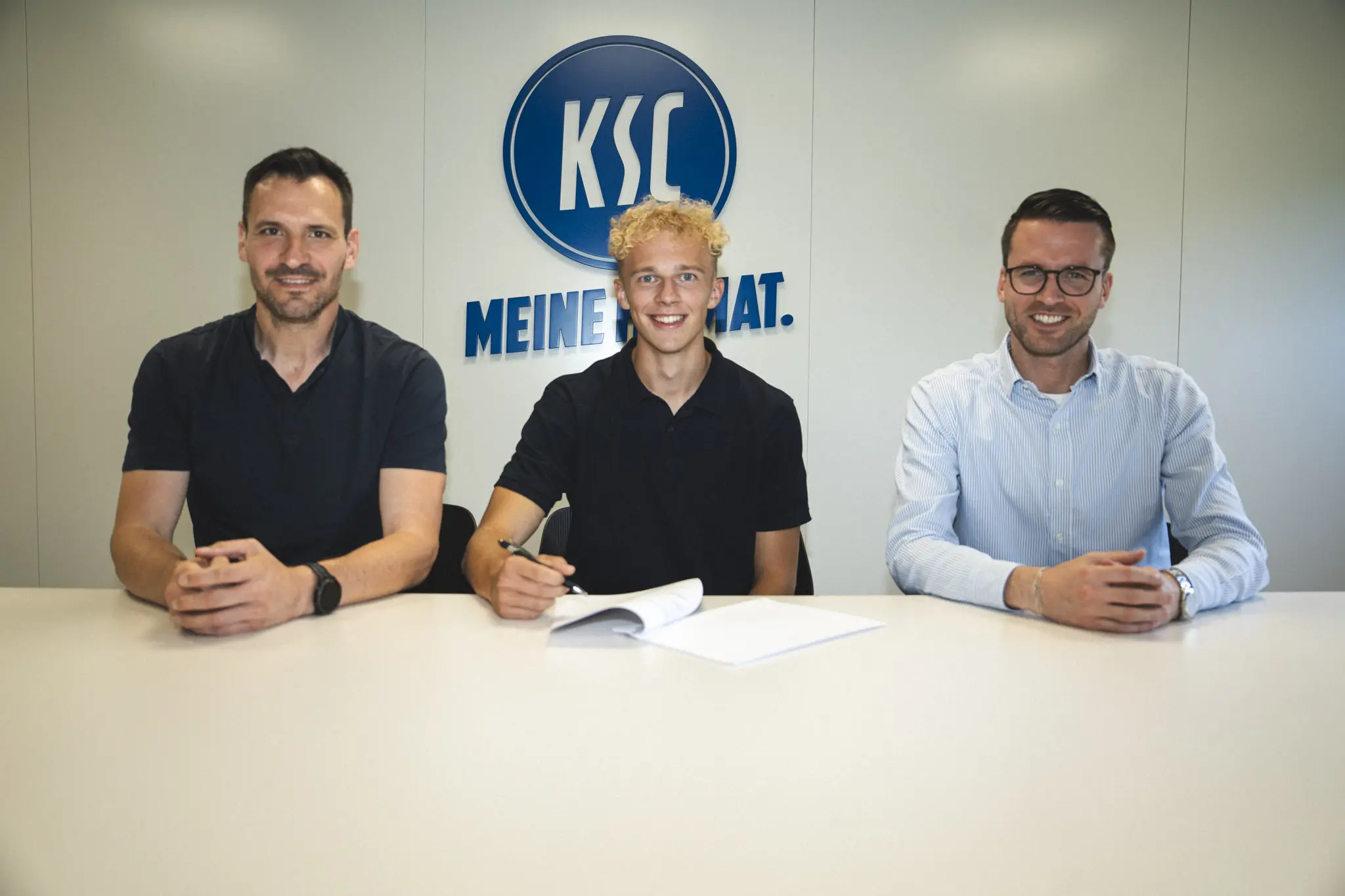Karlsruher-SC-holt-Leon-Opitz-von-Werder-Bremen