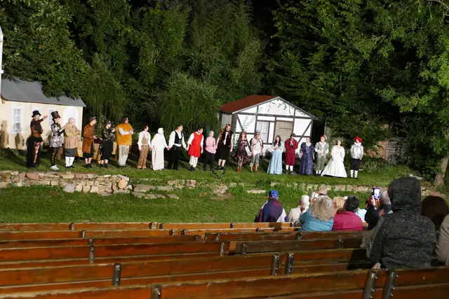 Das Ensemble mit Regisseurin | Foto: I. Feise (2025)