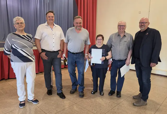 Ehrung langjähriger Mitglieder v.l.n.r.: Ruth Groll, Torsten Koch, Wolfgang Güllich, Helga und Klaus Wabner, Claus Schick
| Foto: Andreas Böhringer