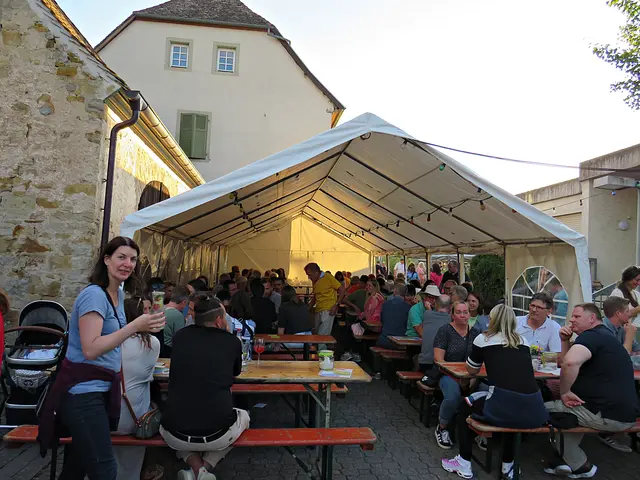 Auf dem Hof hinter der Kirche | Foto: Brigitte Melder